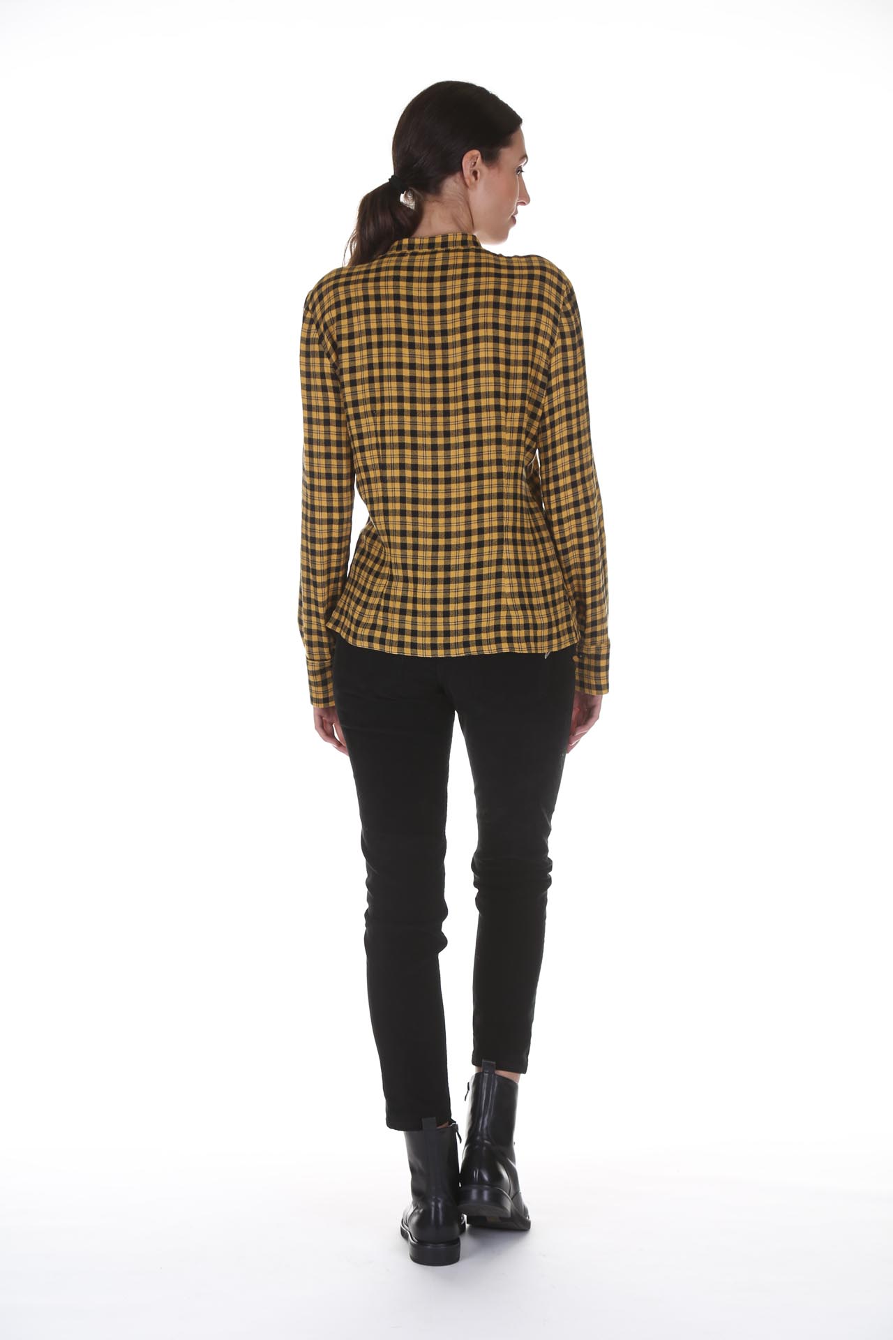 Kristina T, Camicia